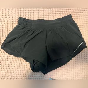 Lululemon Hottie Hot 2.5” Shorts in Black
